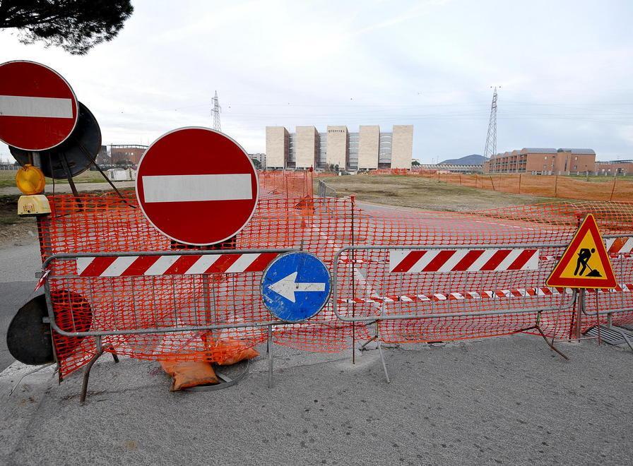 Il cantiere in via Carnicelli (foto Agenzia Bf)