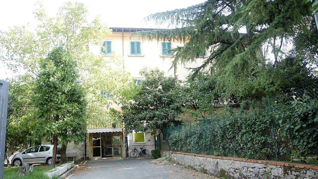 L'ingresso di via Bellini dell'ex casa di riposo (Foto Nucci)