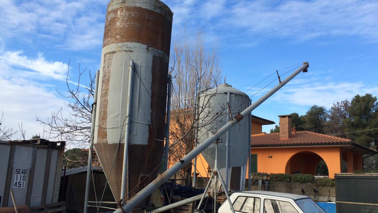 I due silos interessati dal provvedimento di demolizione