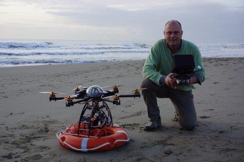 Roberto Santini del bagno Piero con il drone Versilio