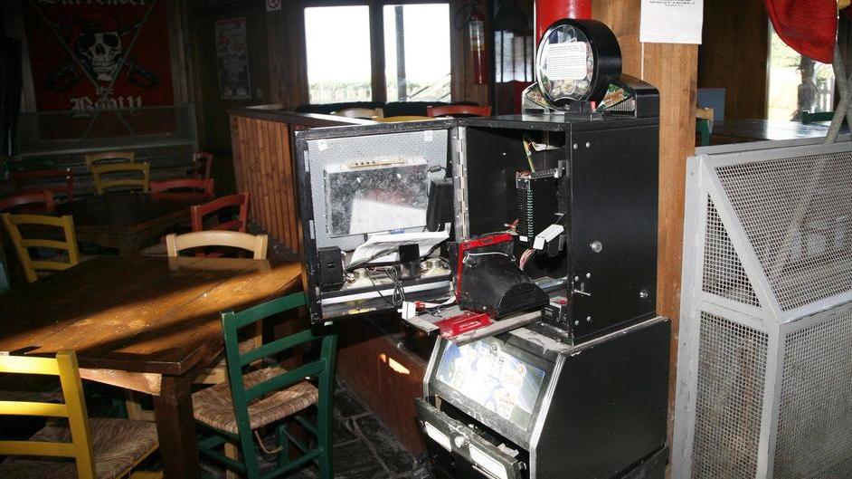Assalto all’alba alle slot machine del Corsaro Rosso