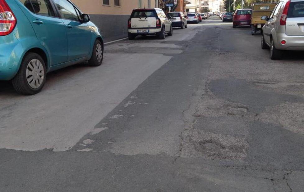 Strade piene di buche, proteste a Cassarello 