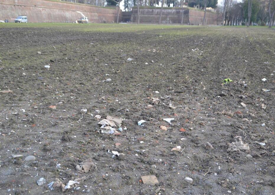 Cosparso di sassi e altri materiali il terreno del Balilla 