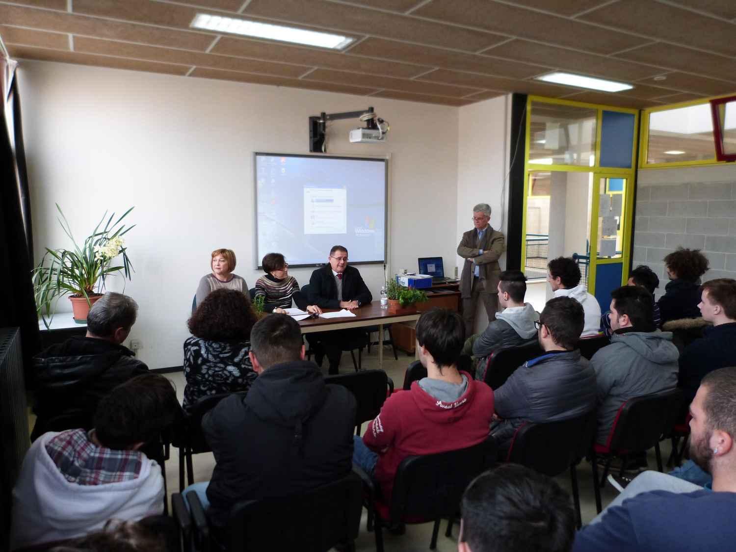 Il sindaco e l'assessore Di Giorgi all'Ipsia Volta