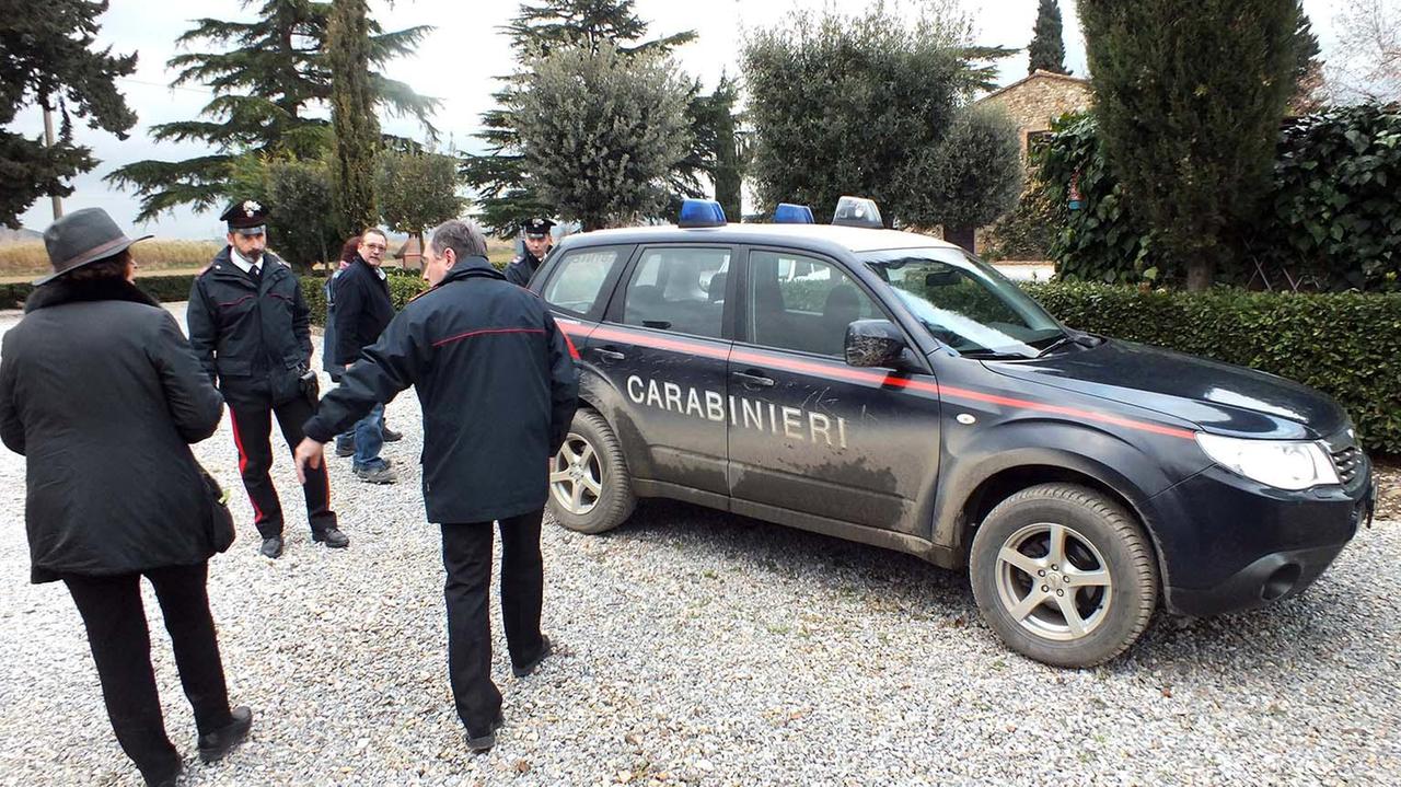 I carabinieri sul posto dell'incidente (foto PaBar)