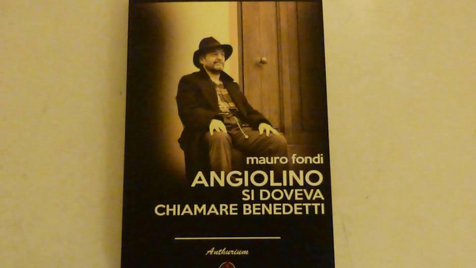 La copertina del libro, al centro Mauro Fondi