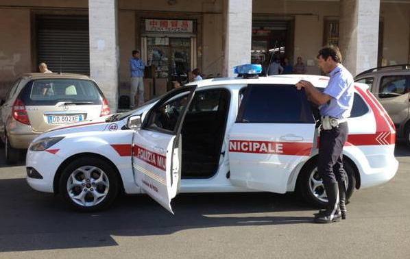 Vigili, boom di sanzioni nel commercio 