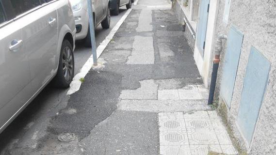 Marciapiedi, il cantiere in via del Castelluccio