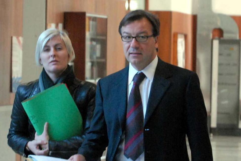 Prende gli ansiolitici e poi guida Due incidenti, donna a processo