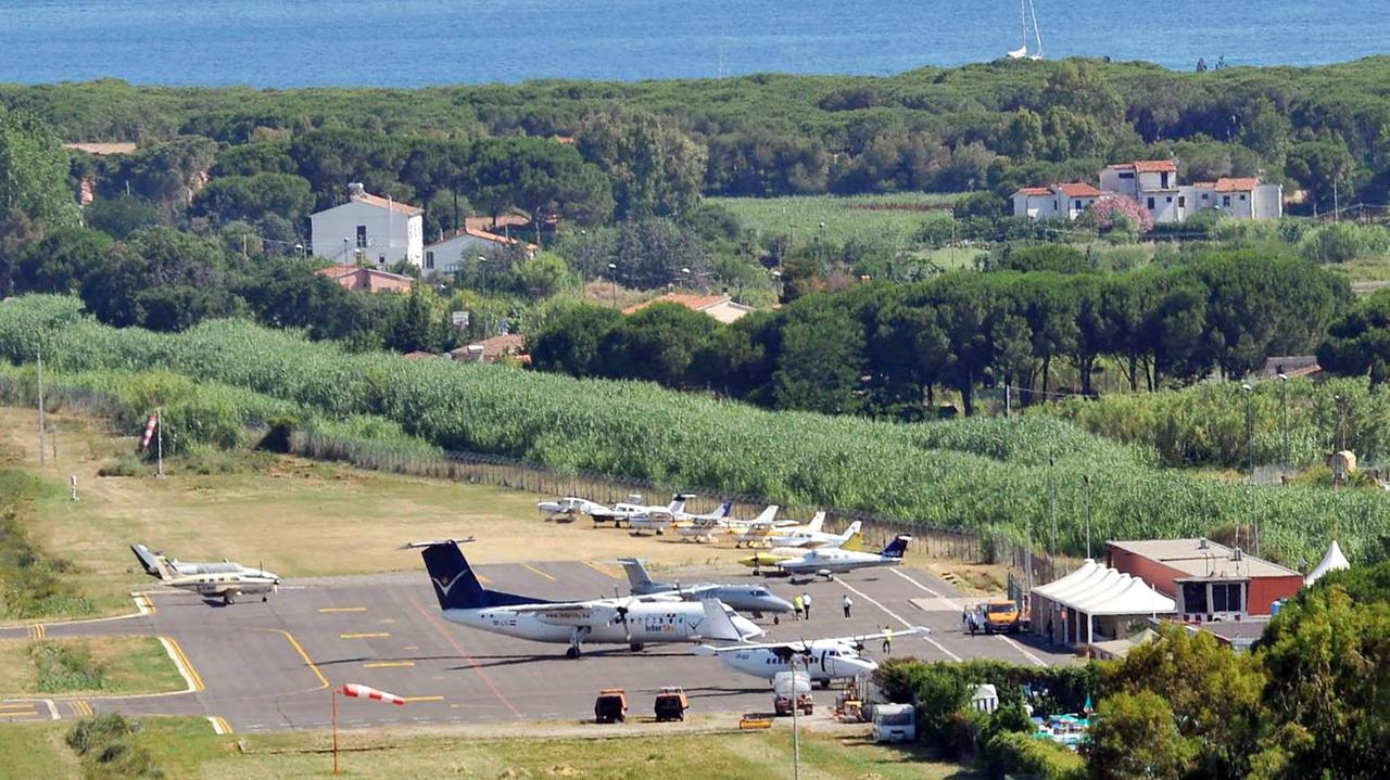 L'aeroporto della Pila (foto Giò Di Stefano)