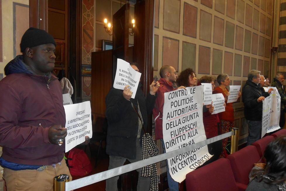 No ai totem di Agorà «Non sono previsti»
