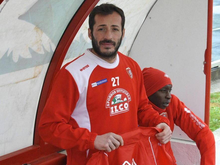 Ferraro subito in campo al centro della difesa 