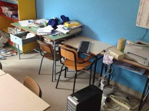 I ladri entrano a scuola e mangiano a mensa 
