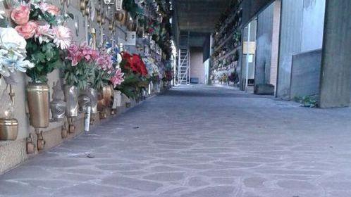 Nelle gallerie del cimitero pulizie straordinarie
