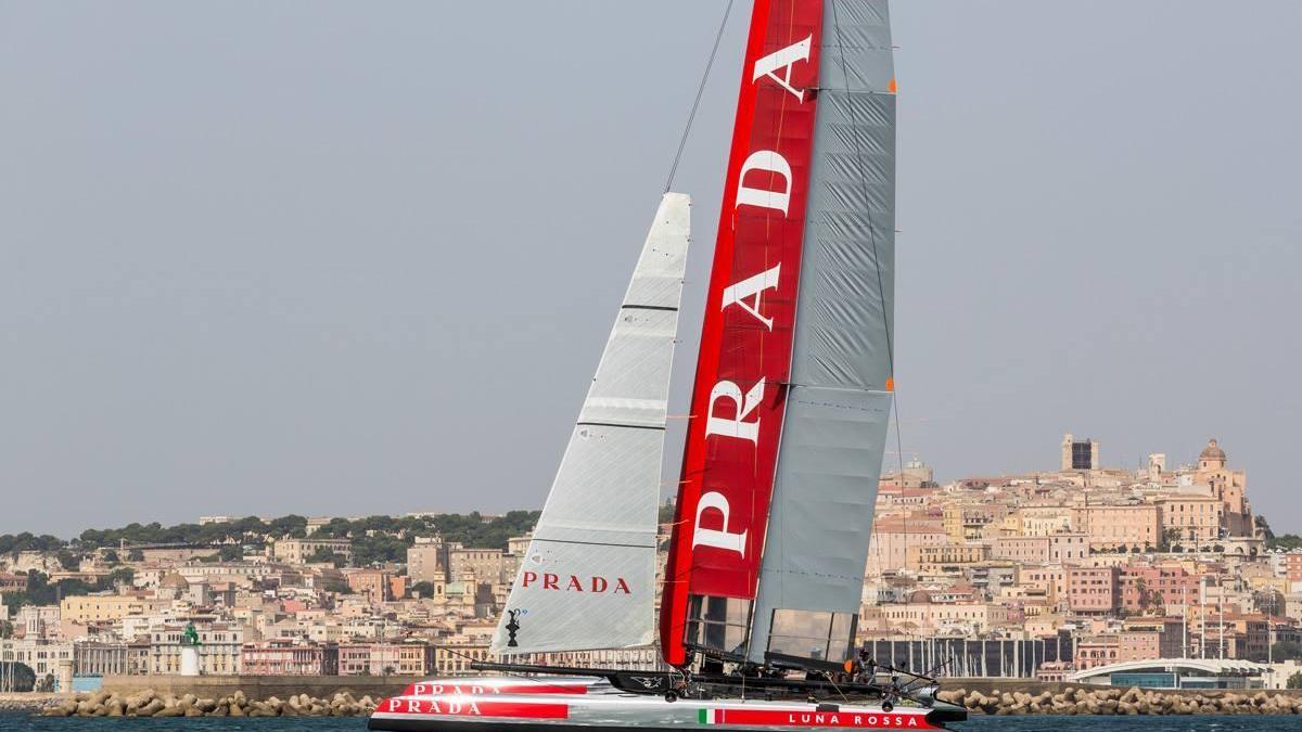 Luna Rossa in allenamento a Cagliari