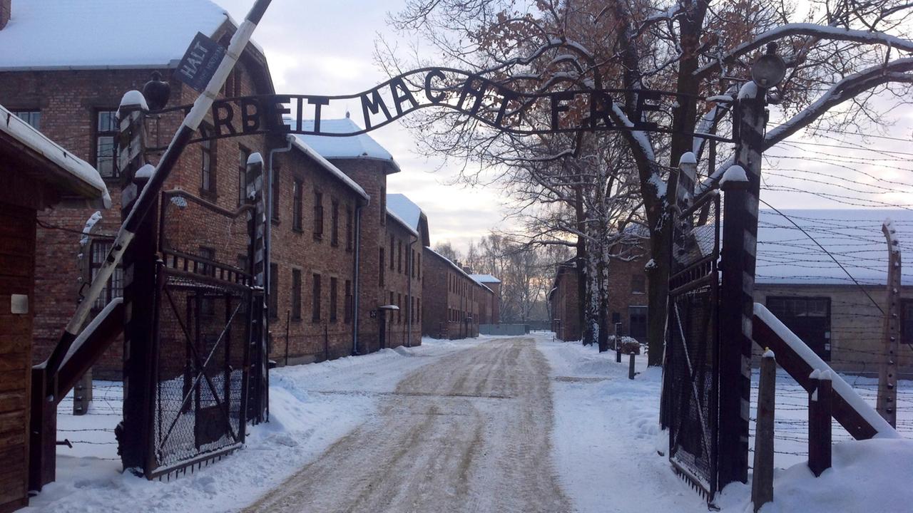 L'entrata del campo di concentramento di Auschwitz