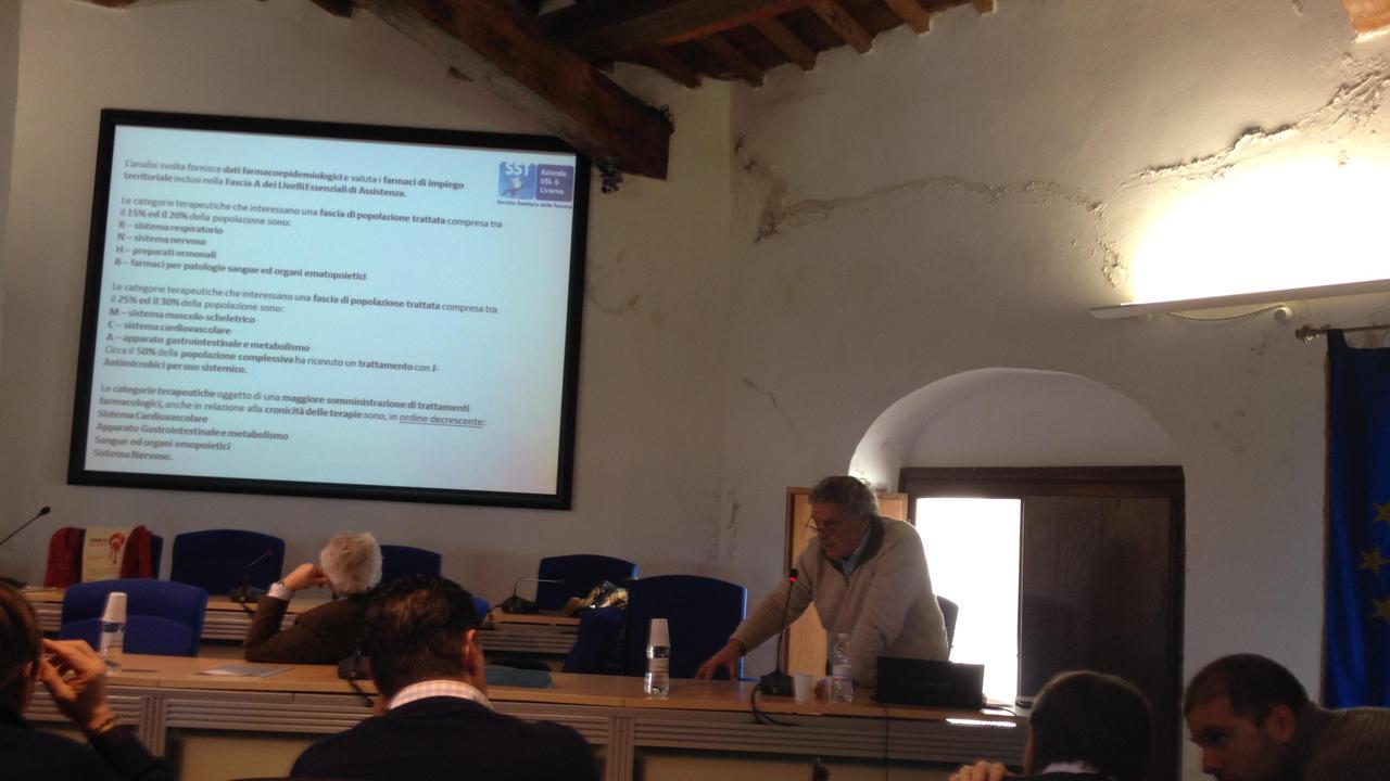 Il direttore dell'Asl 6 Eugenio Porfido espone i dati epidemiologici in comune a Rosignano