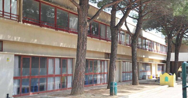 Continua a piovere nelle aule 