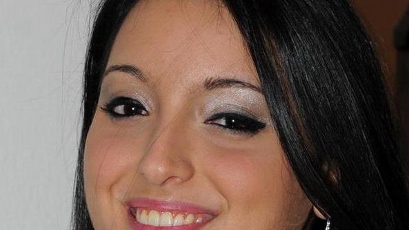 La bella Ilaria nelle sfilate come moderna Cleopatra