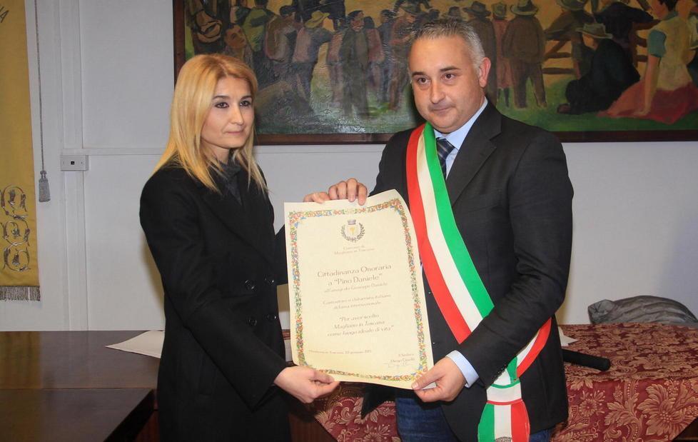 Ultimo applauso dai concittadini Pino Daniele ora è maglianese
