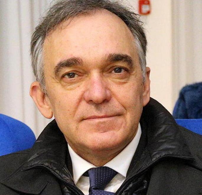 Doppio tweet per incalzare Palazzo Chigi