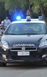 Minaccia la madre con un coltello e finisce nei guai 