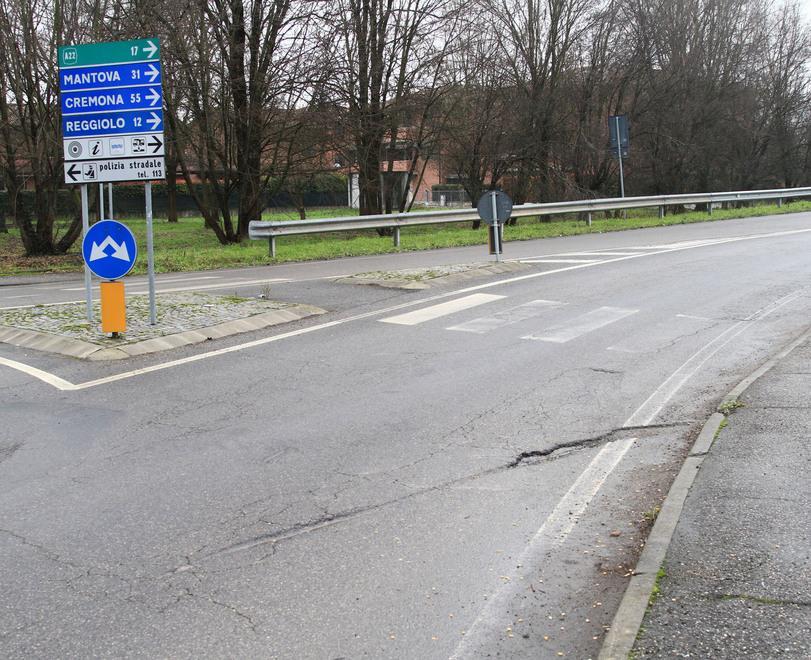 Buche in strada e strisce invisibili 