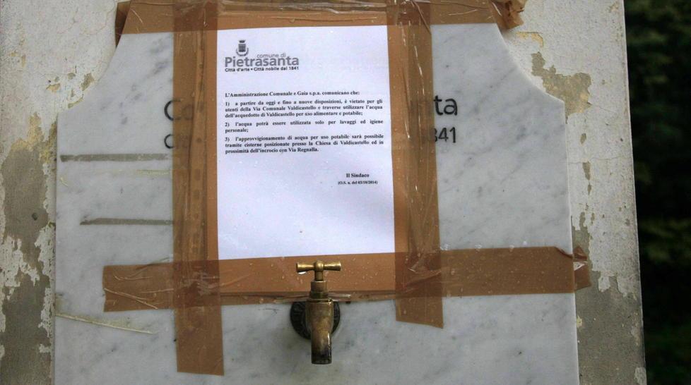 Pietrasanta, trecento famiglie senz'acqua da più di cento giorni 