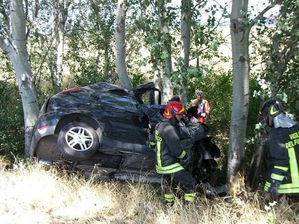 Auto fuori strada in Super (foto archivio)