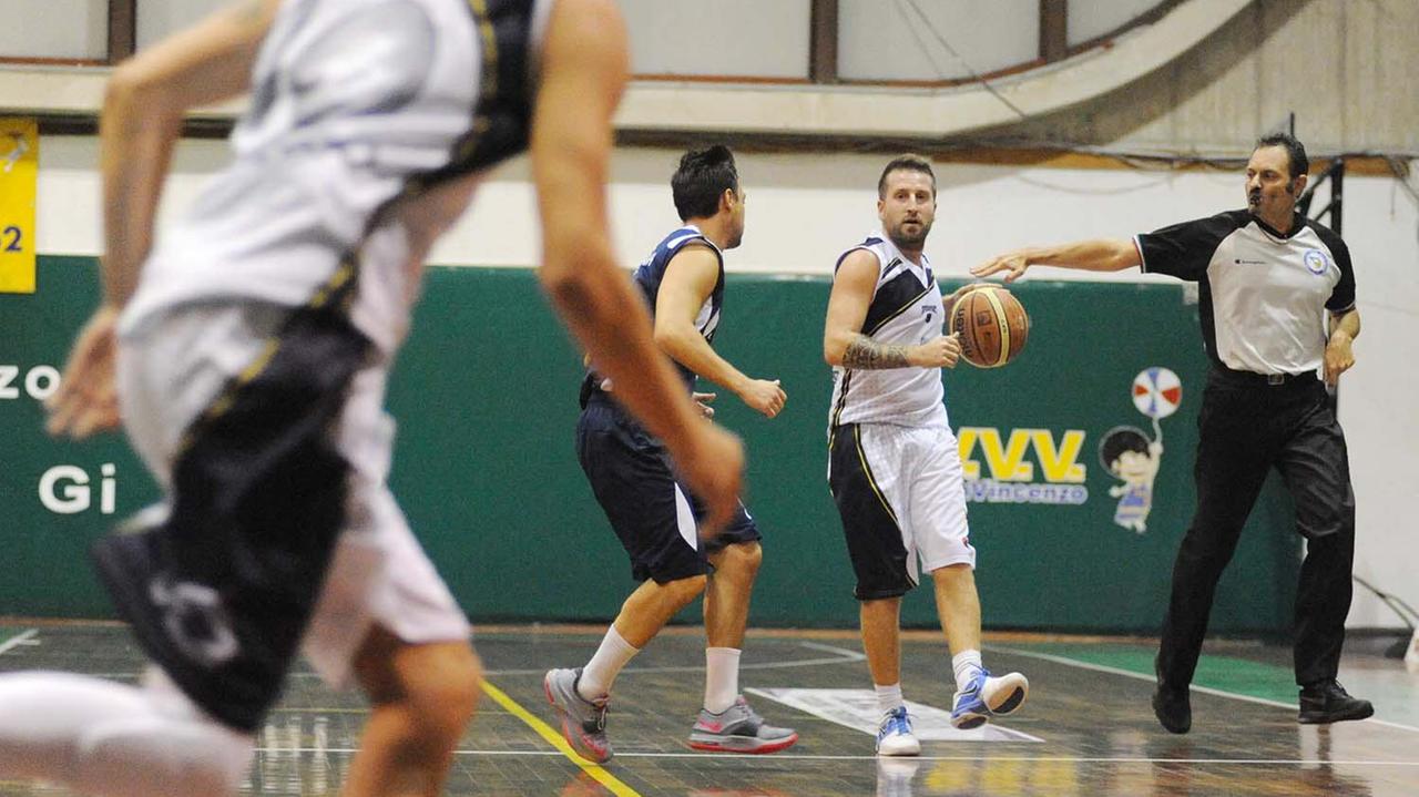 Pallacanestro: un'azione di gioco
