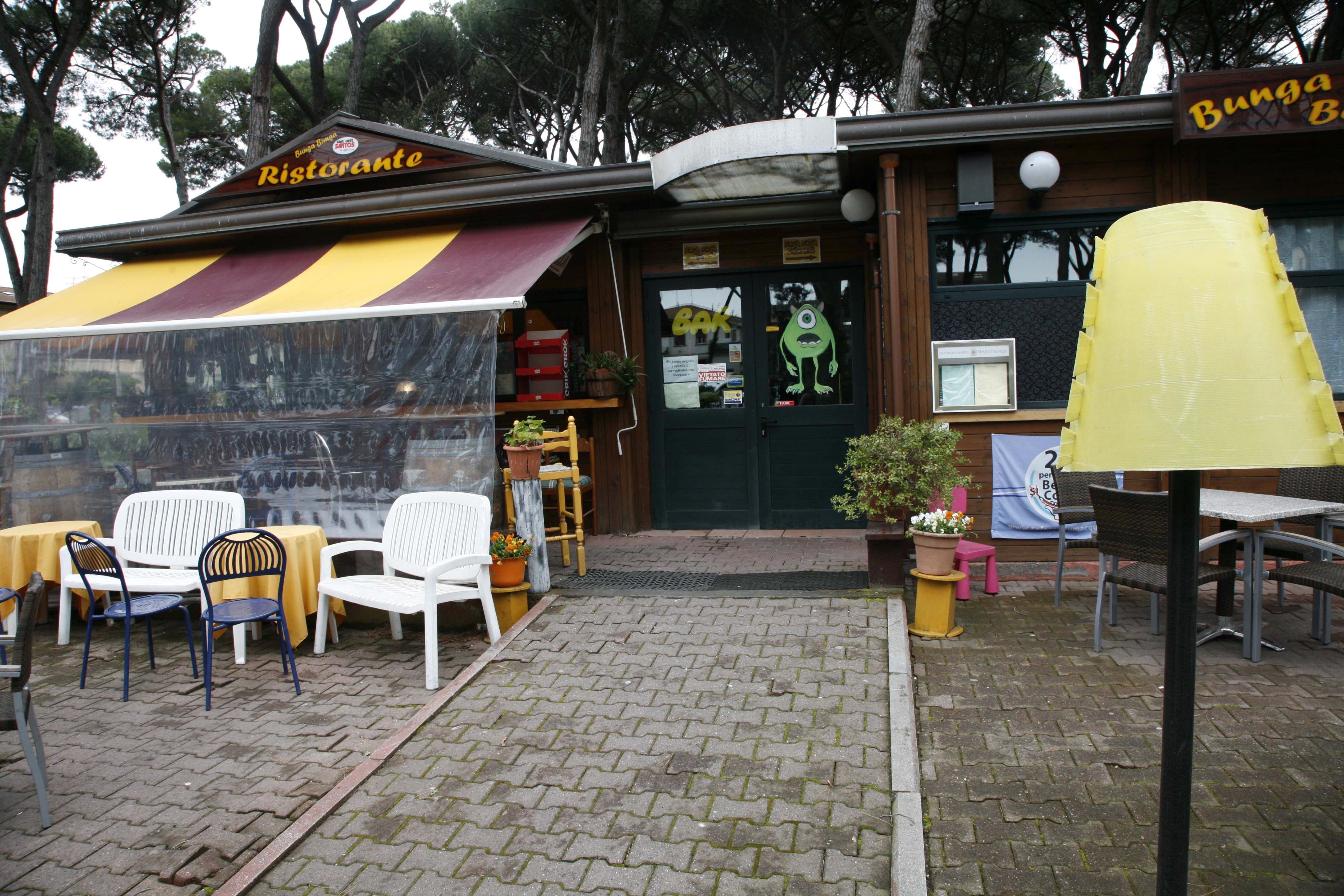 Il ristorante Bunga Bunga su viale dei Tigli a Viareggio
