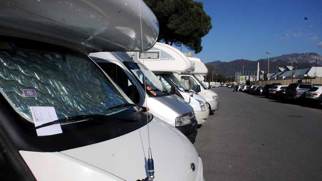 Le multye ai camper davanti a Tour.it
