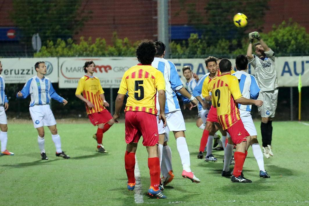Un'azione di gioco durante una partita di calcio a 5 