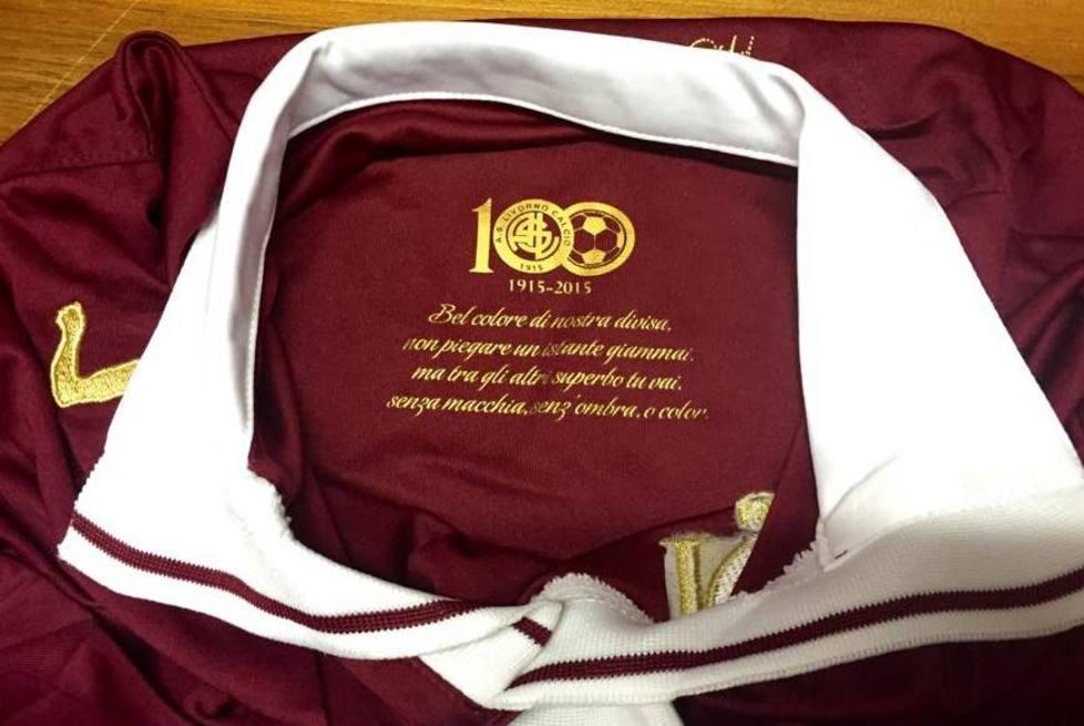 Ecco la maglia del Centenario E sul colletto spunta anche l’inno