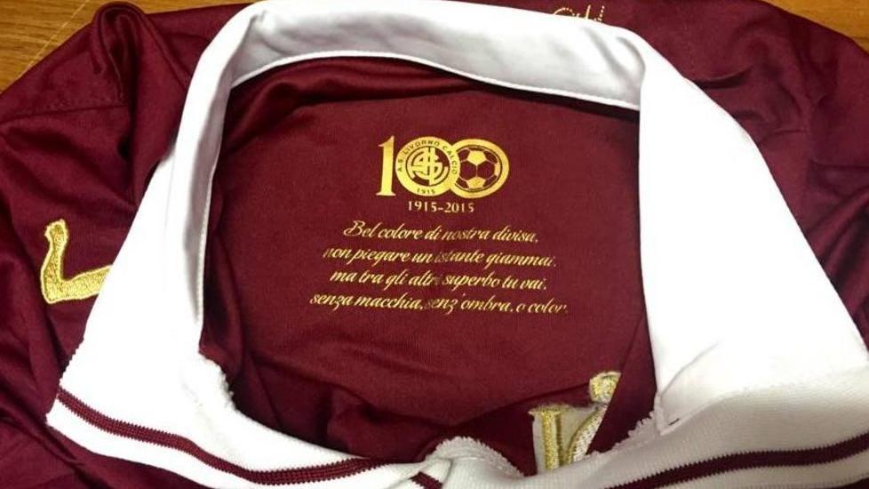 Ecco la maglia del Centenario E sul colletto spunta anche l’inno