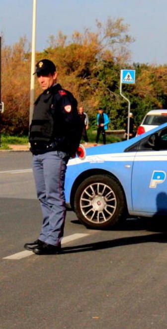 Insegue, filma e fa arrestare il ladro 
