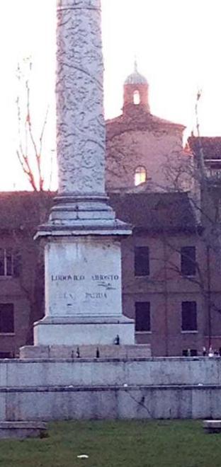 Scout in piazza Ariostea per salvarla dalla movida 