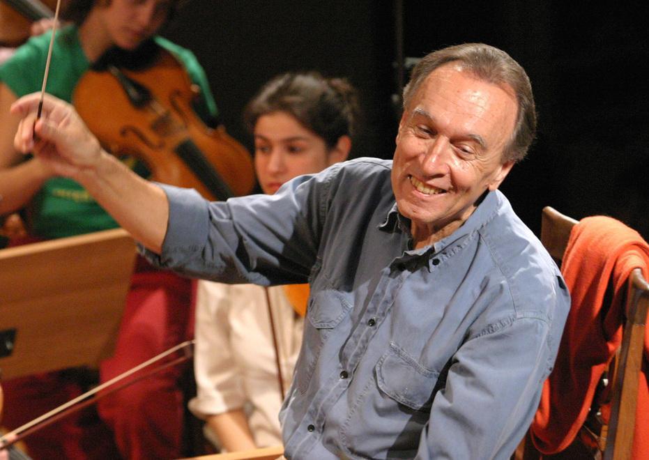 Emozione e applausi al concerto omaggio per Claudio Abbado