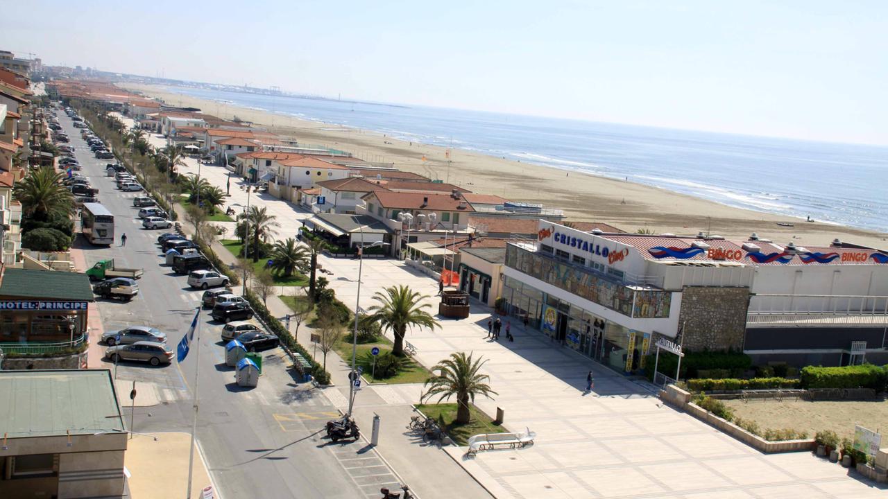 Una veduta della passeggiata di Lido di Camaiore