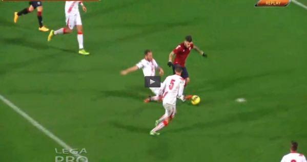 Fermoimmagine dell'azione che ha portato al rigore contestato dal Grosseto (da Lega Pro Channel)