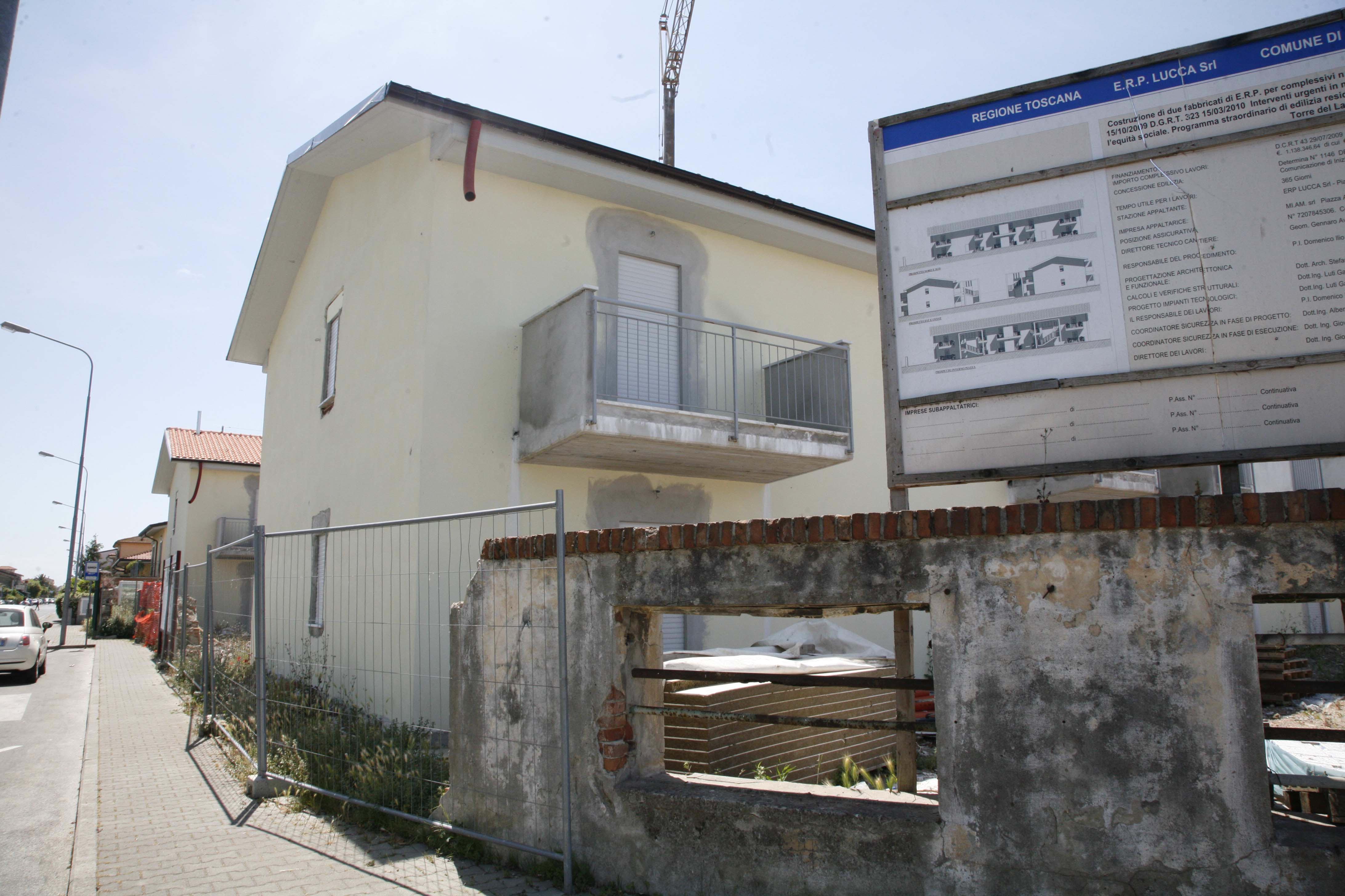 Le case popolari in costruzione a Torre del Lago (Paglianti)
