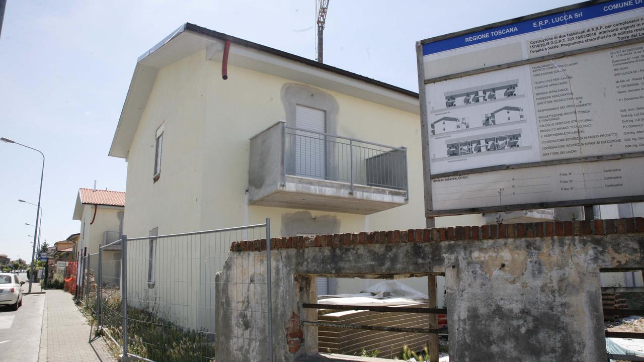 Le case popolari in costruzione a Torre del Lago (Paglianti)