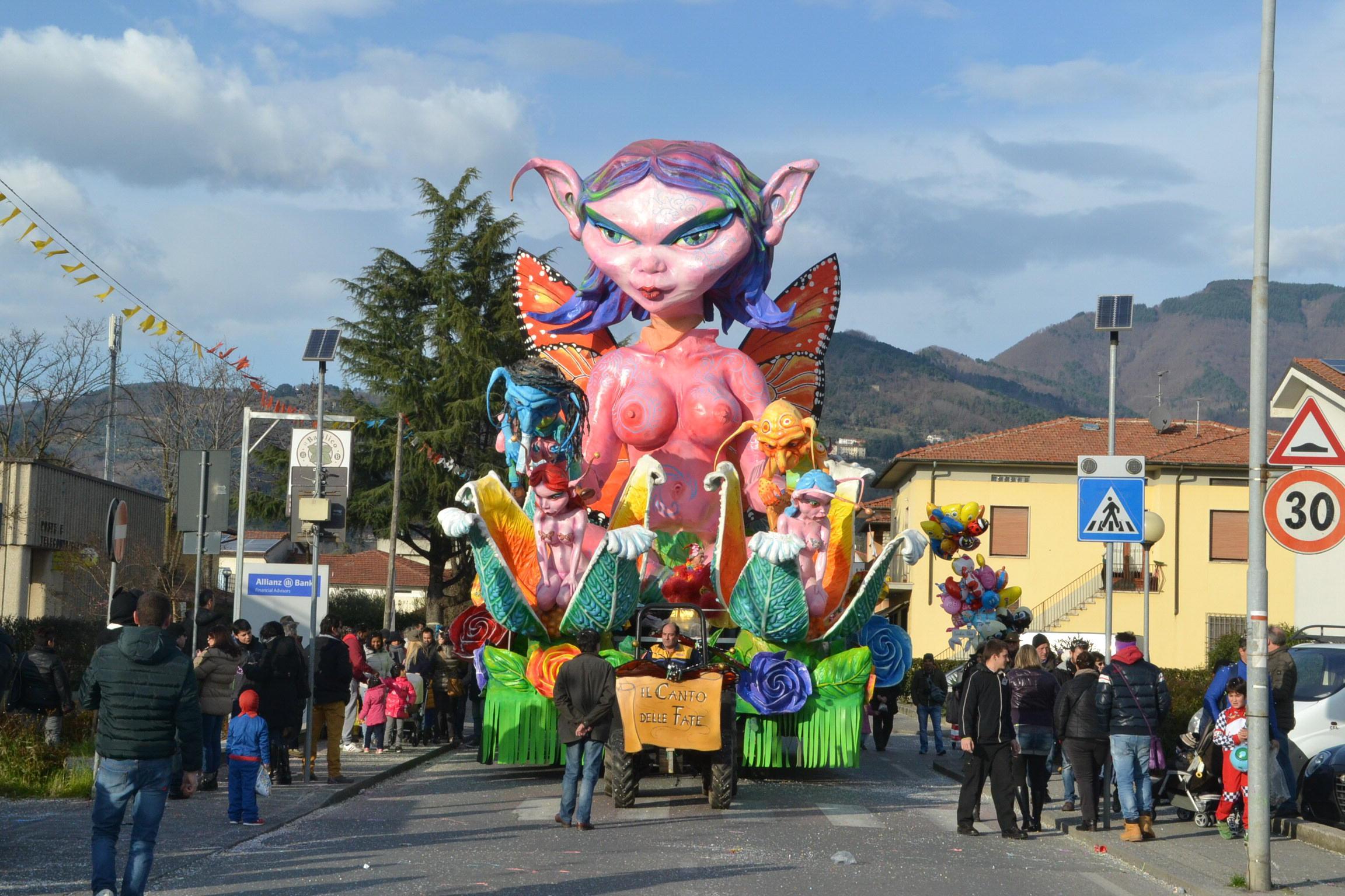 Uno dei carri in concorso al CarnevalMarlia (Vip)