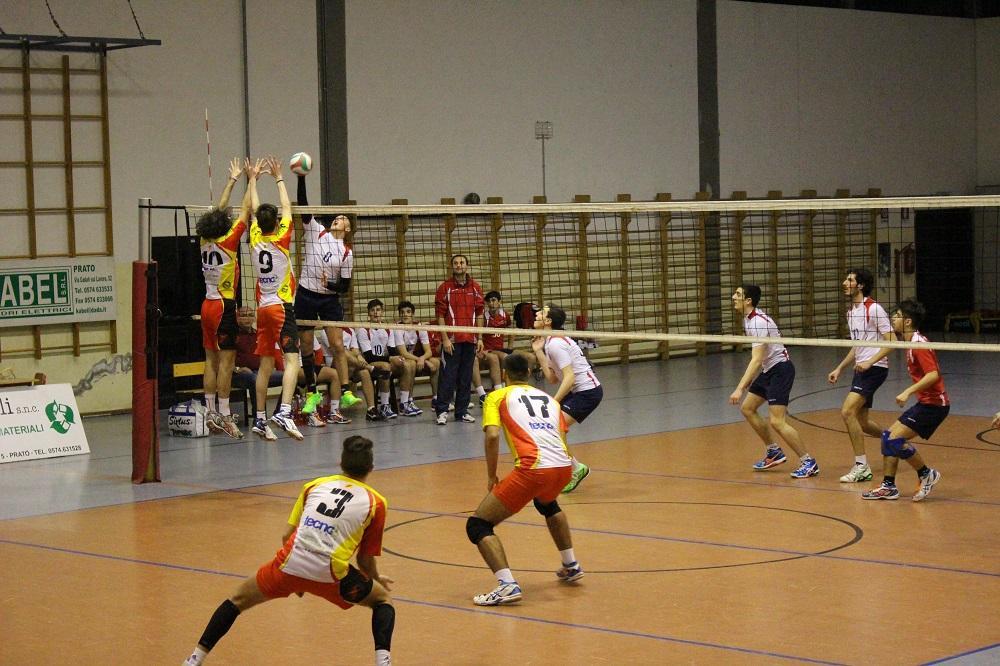 Un attacco di Catalano (Volley Prato)