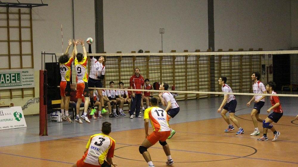 Un attacco di Catalano (Volley Prato)
