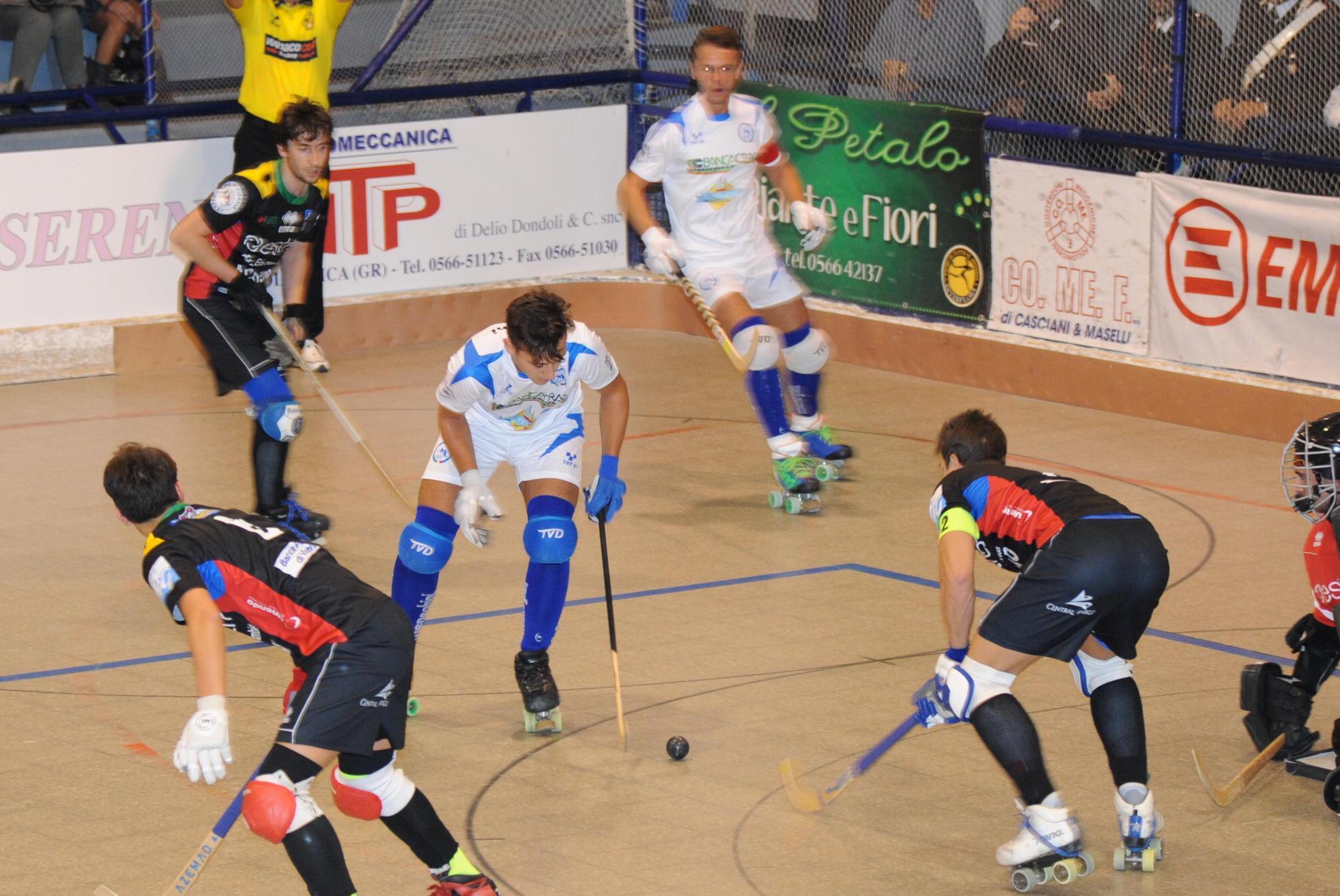 Il precedente derby dello scorso ottobre fra Follonica e Prato