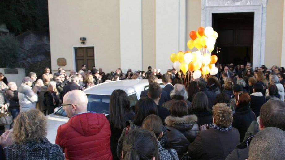 A Capezzano i funerali di Scardaoni