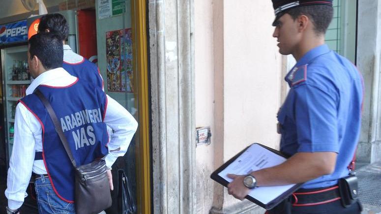 Lavoro nero, multa da 6.000 euro a un bar