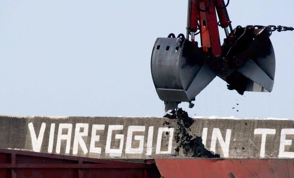 Dieci giorni per vedere la draga in avamporto