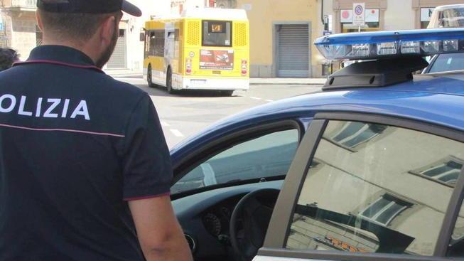 Senza seggiolino in auto Multata mamma del bimbo